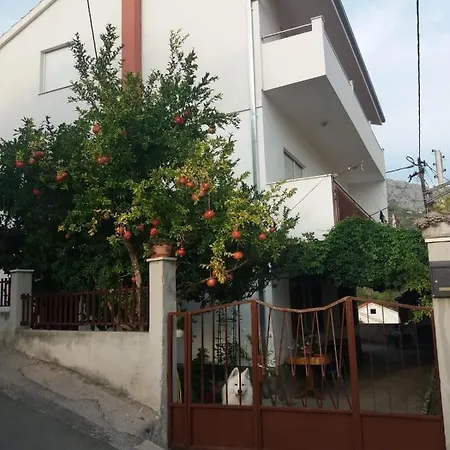 Lu Apartmán *
